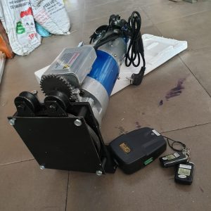 Motor mái bạt kéo di động cho mái 120m2 đổ xuống sử dụng buli lớn