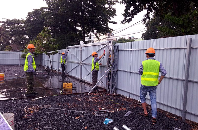 thi-cong-hang-rao-ton